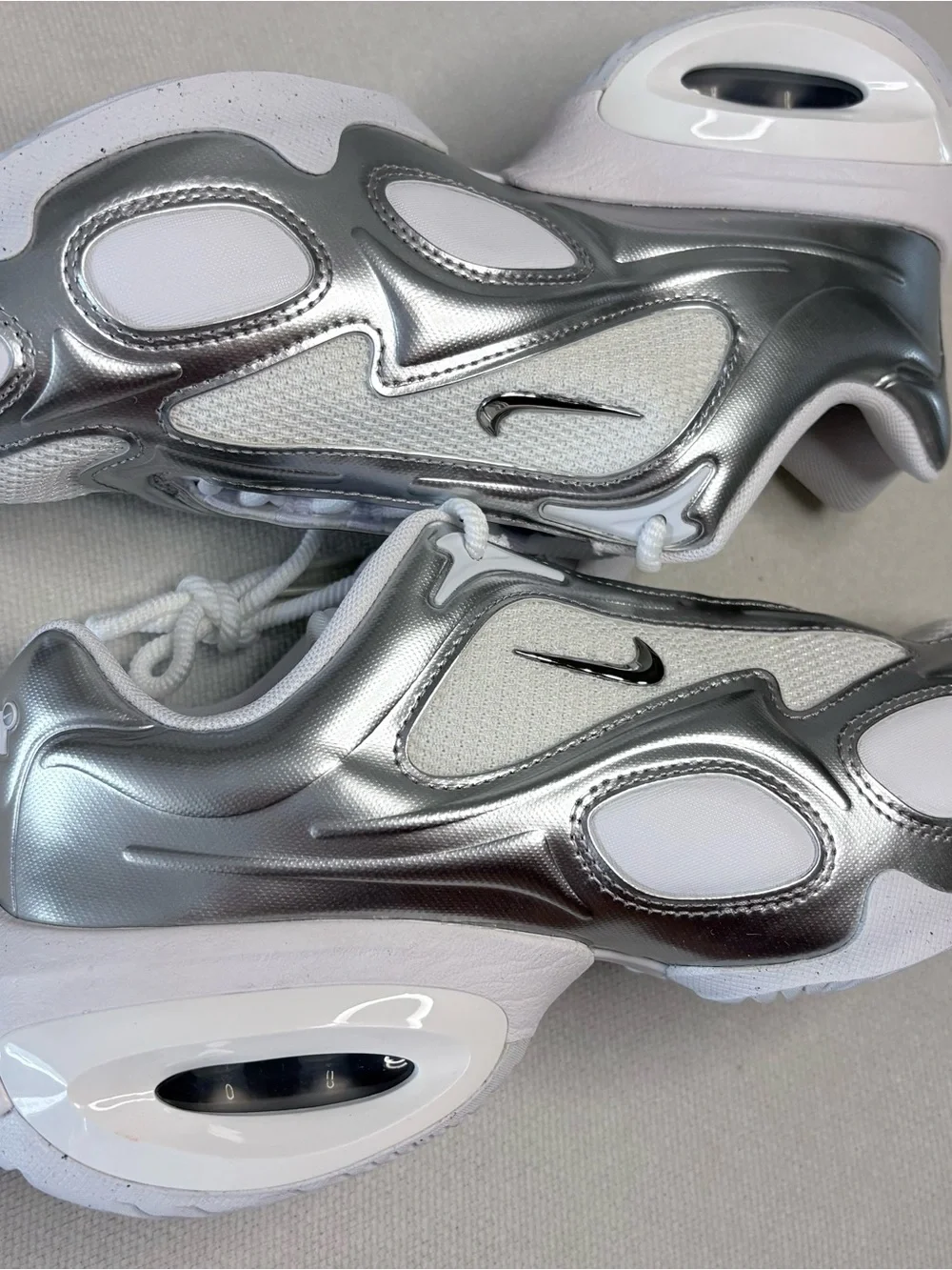 Nike Air Max Muse White Silver Metallic Size 7